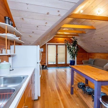 Bright And Cozy Treehouse Apartment برلينغتون المظهر الخارجي الصورة