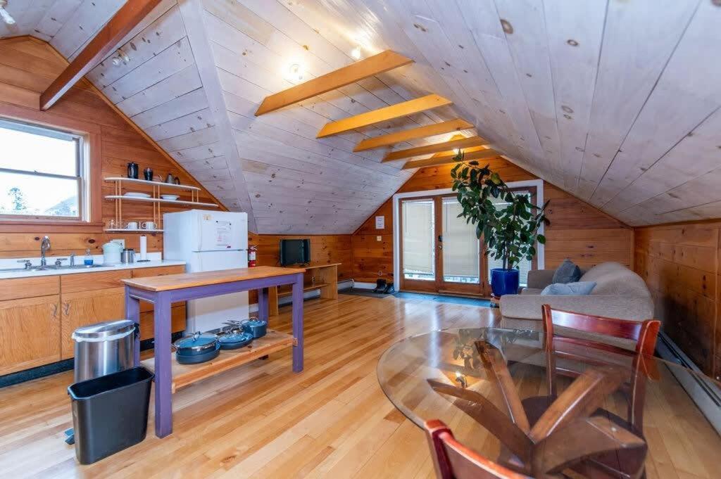 Bright And Cozy Treehouse Apartment برلينغتون المظهر الخارجي الصورة