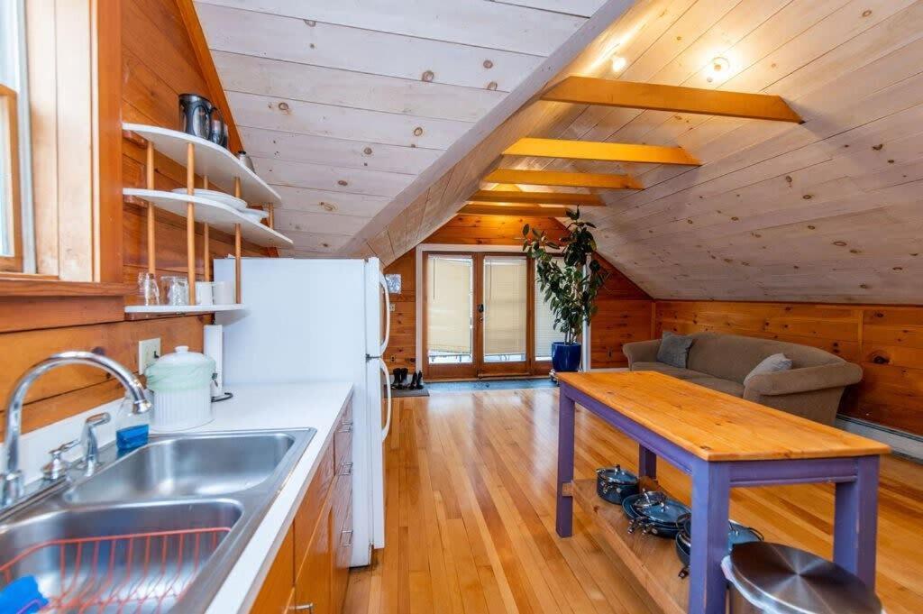 Bright And Cozy Treehouse Apartment برلينغتون المظهر الخارجي الصورة
