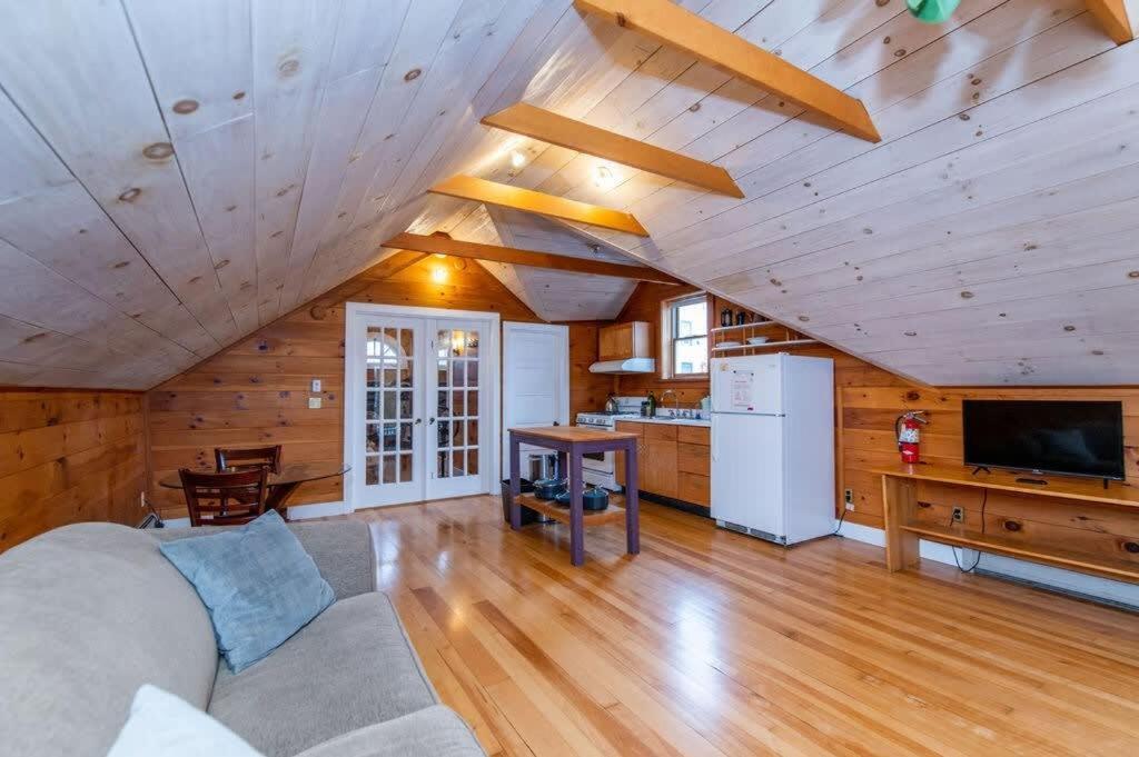 Bright And Cozy Treehouse Apartment برلينغتون المظهر الخارجي الصورة