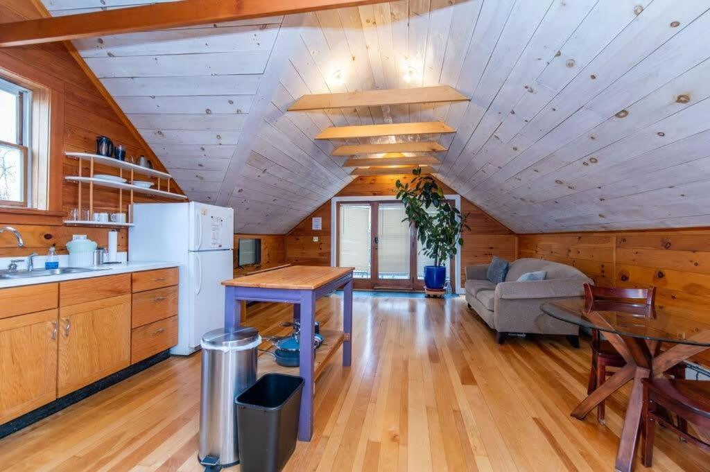 Bright And Cozy Treehouse Apartment برلينغتون المظهر الخارجي الصورة