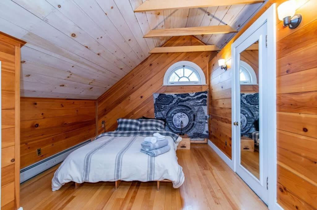 Bright And Cozy Treehouse Apartment برلينغتون المظهر الخارجي الصورة