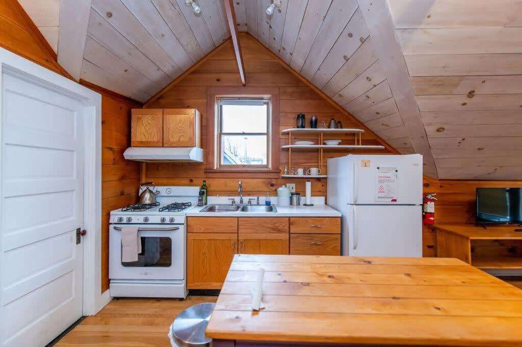 Bright And Cozy Treehouse Apartment برلينغتون المظهر الخارجي الصورة