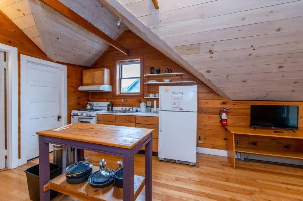 Bright And Cozy Treehouse Apartment برلينغتون المظهر الخارجي الصورة