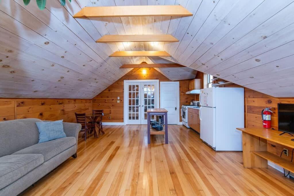Bright And Cozy Treehouse Apartment برلينغتون المظهر الخارجي الصورة